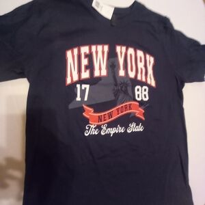 Nwt. OFFICIAL NEW YORK 1788 Tees. Meds.  DARK NAVY BLUE
